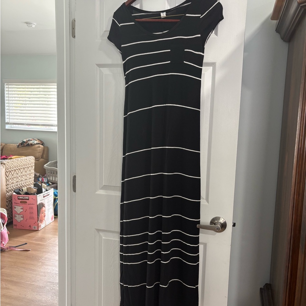Old Navy Black and White Sheath Maxi Dress